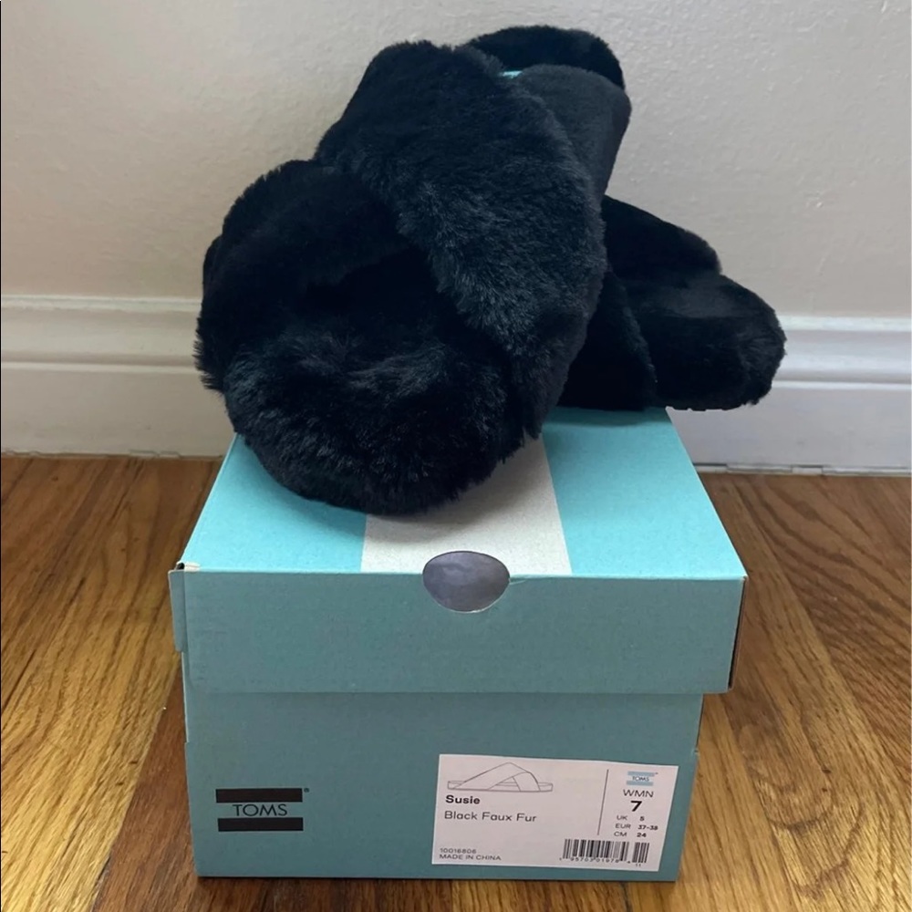 Toms / Susie Black Slippers / Sz 7